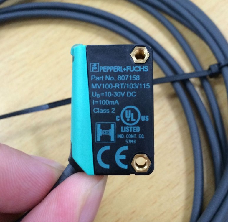 電容器介電介質(zhì)位置發(fā)生變化，導(dǎo)致電容器的容量變化